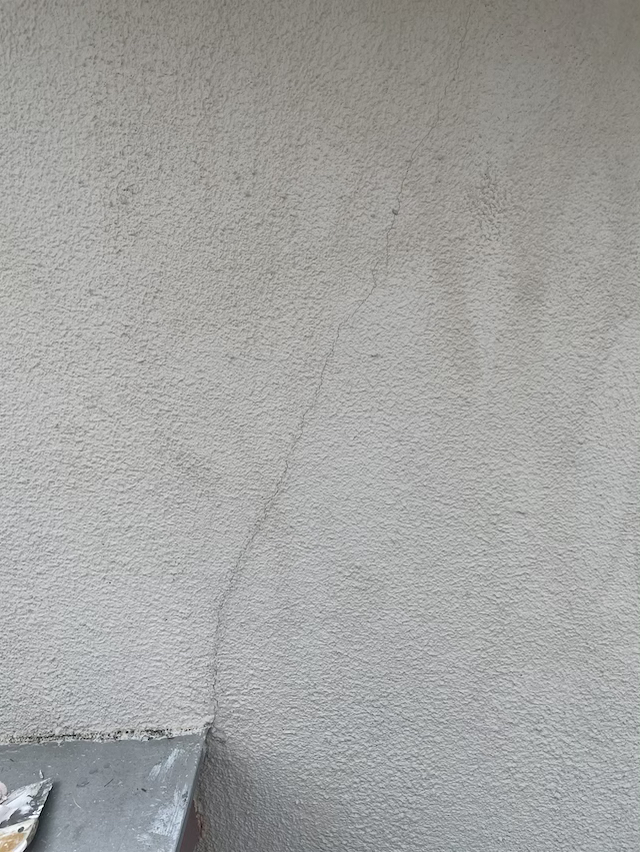モルタル外壁　クラック